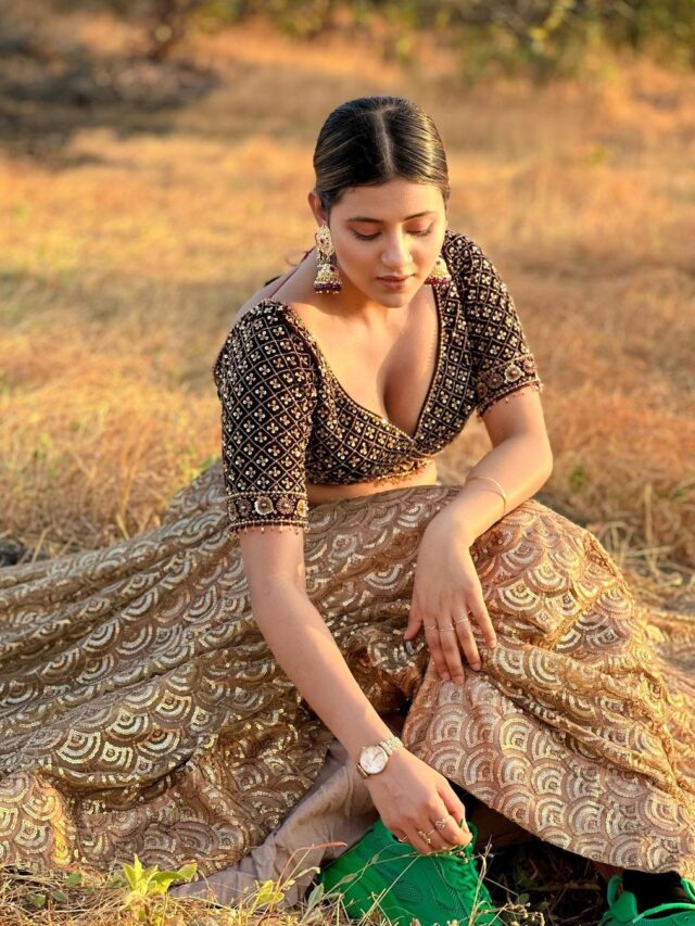 ‘Kachha Badam Girl’ Anjali Arora Showed Off Amidst The Bushes, Fans Lost Their Hearts On Her Delicacy